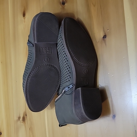 Women's Booties - Picture 5 of 5